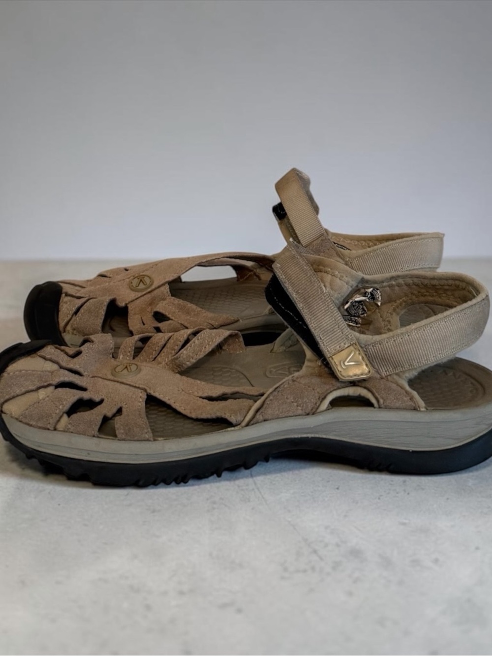 KEEN Rose Sandal Womens Size 8 Taupe Tan Suede Strappy Outdoor Hiking Comfort